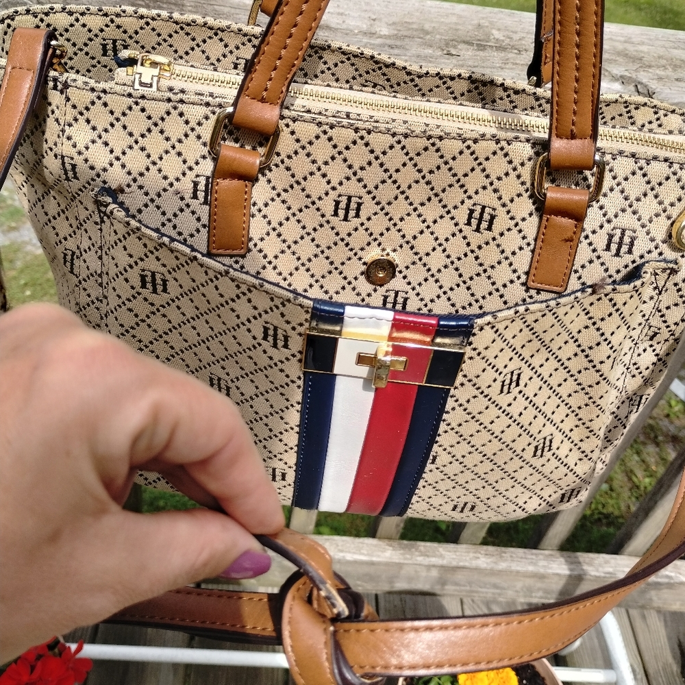 Vintage Style Tommy Hilfiger Purse - Picture 6 of 14